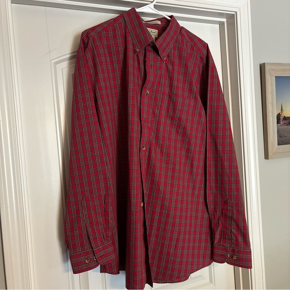 LL Bean Men’s Size 17.5x34 Plaid Button Down Long Sleeve  100% Cotton